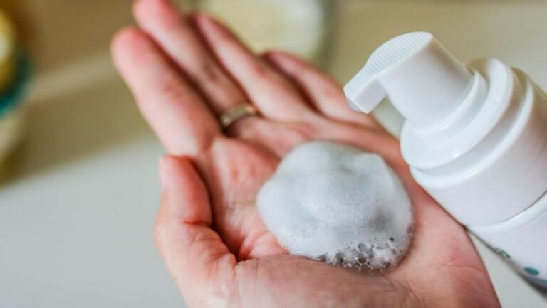 difference between cleanser and face wash特色图