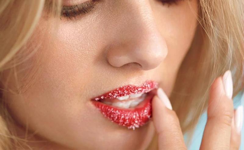 how long do you leave lip scrub on